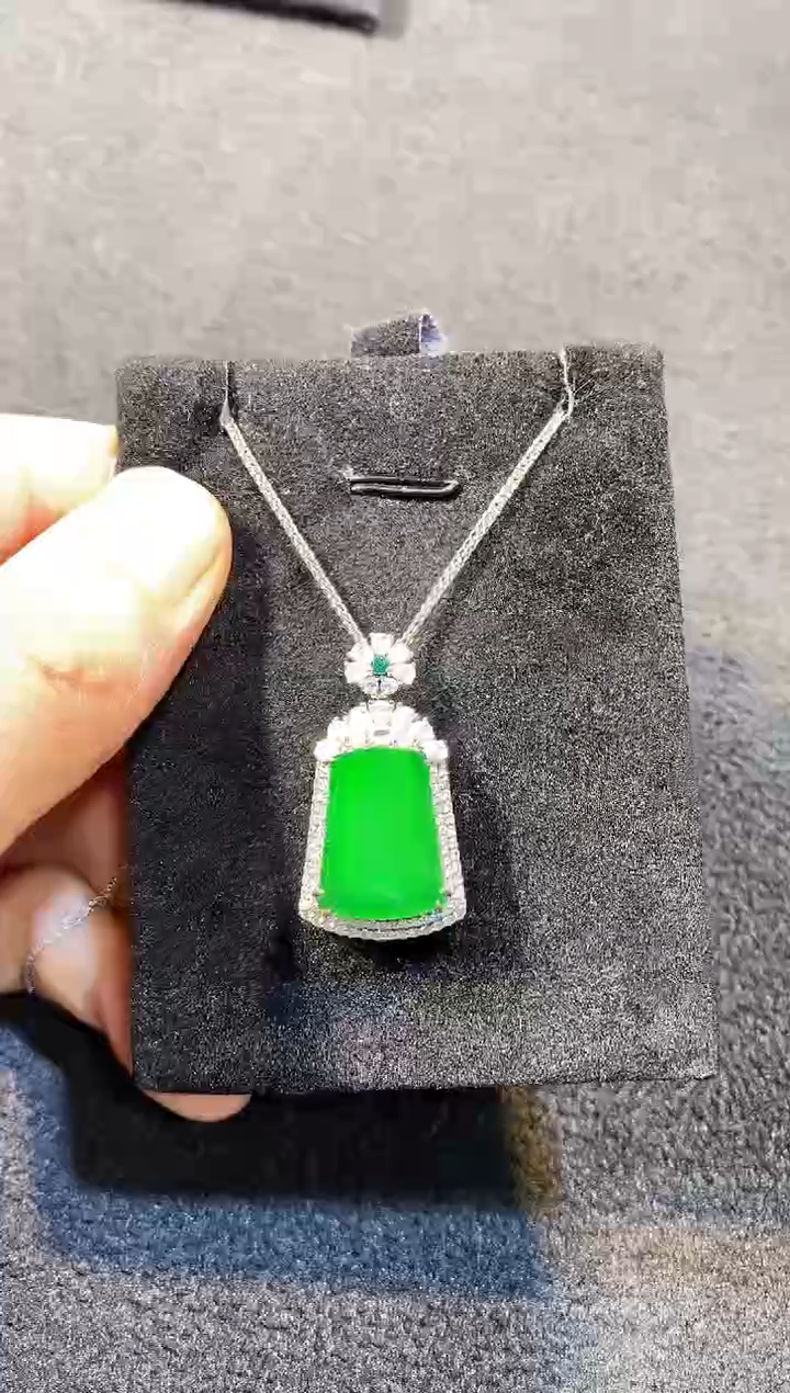 【闪购商品】翡翠吊坠(不含链)未镶嵌多样性发货发其一