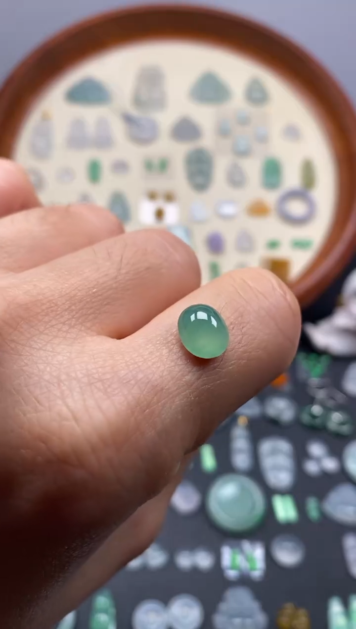 颈饰未镶嵌翡翠晴蓝蛋面/芬