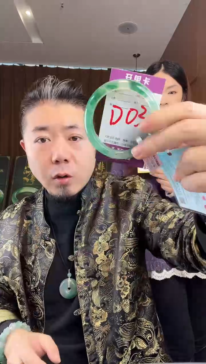 【闪购商品】石英质玉手镯未镶嵌非洲翠