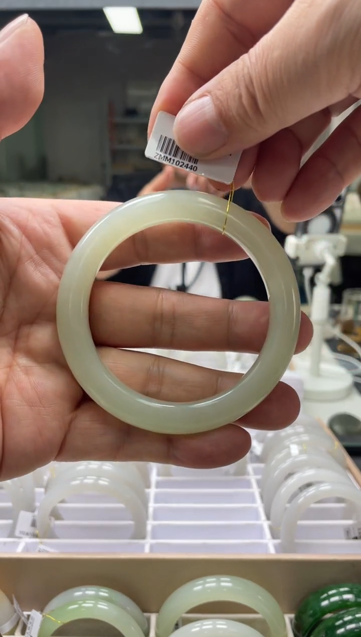 【闪购商品】和田玉手镯未镶嵌58-59圈口2440 有纹