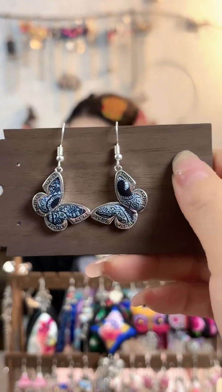 织绣彩云南阁非遗老绣饰品042