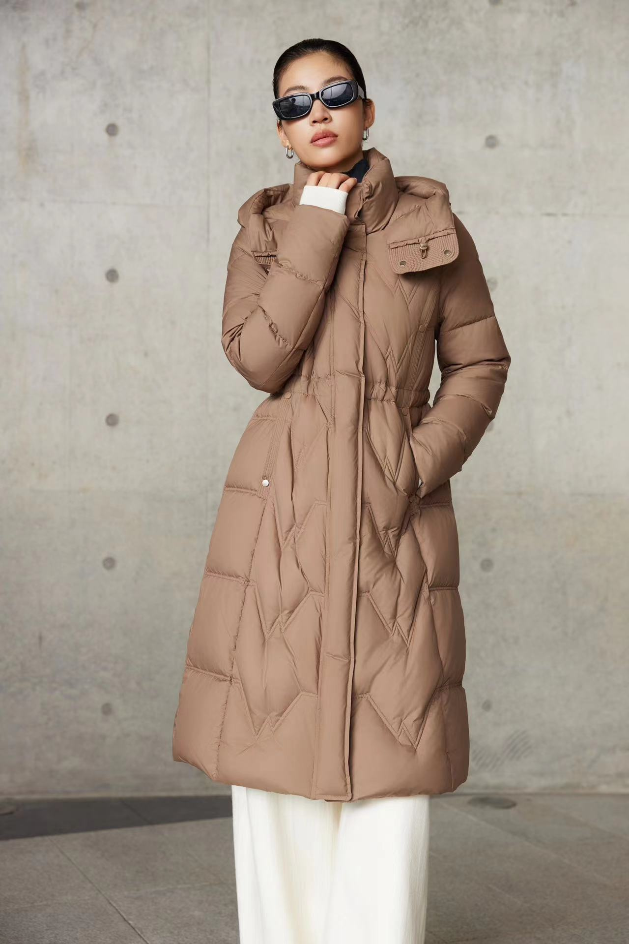 2025新款时尚白鸭绒羽绒服QLYP-9929