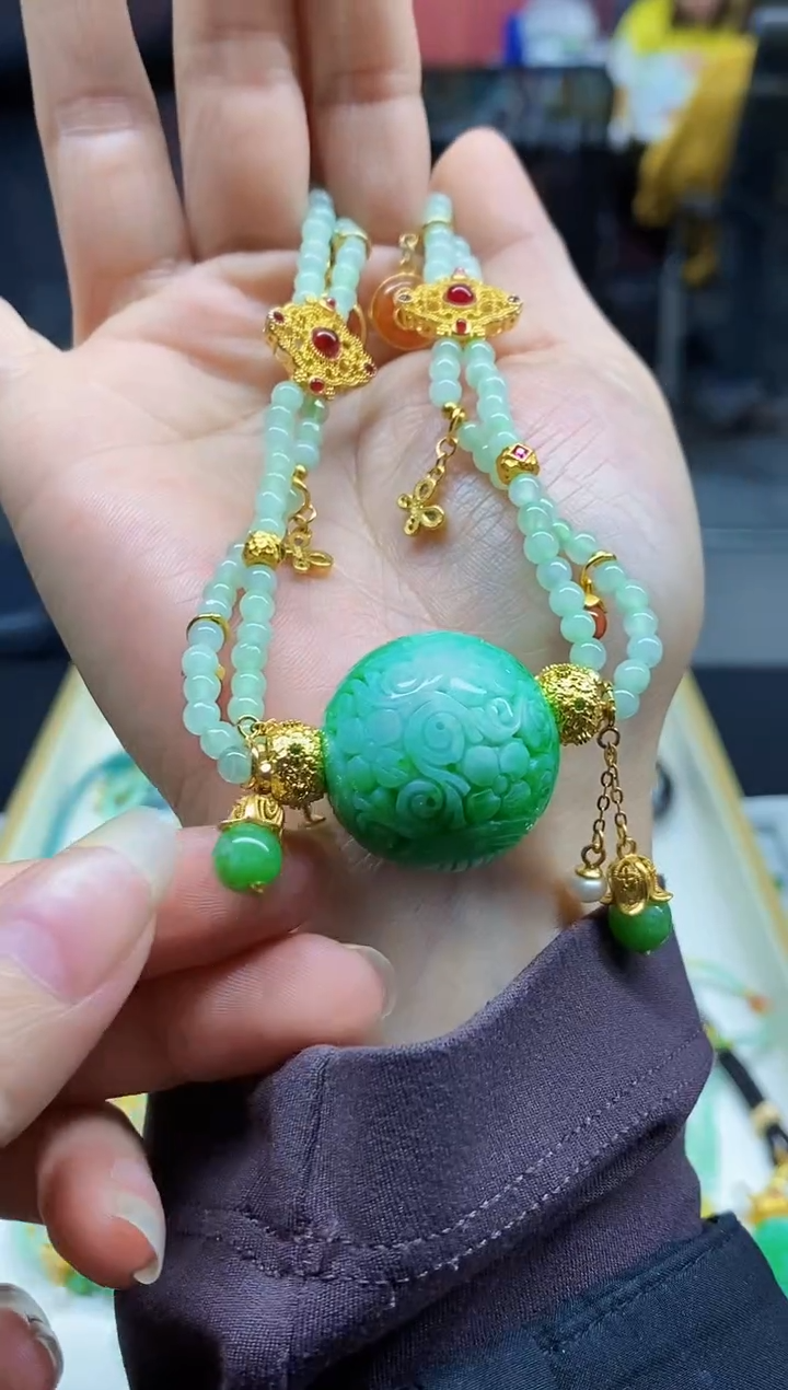 颈饰未镶嵌翡翠松**舞翡翠吊坠