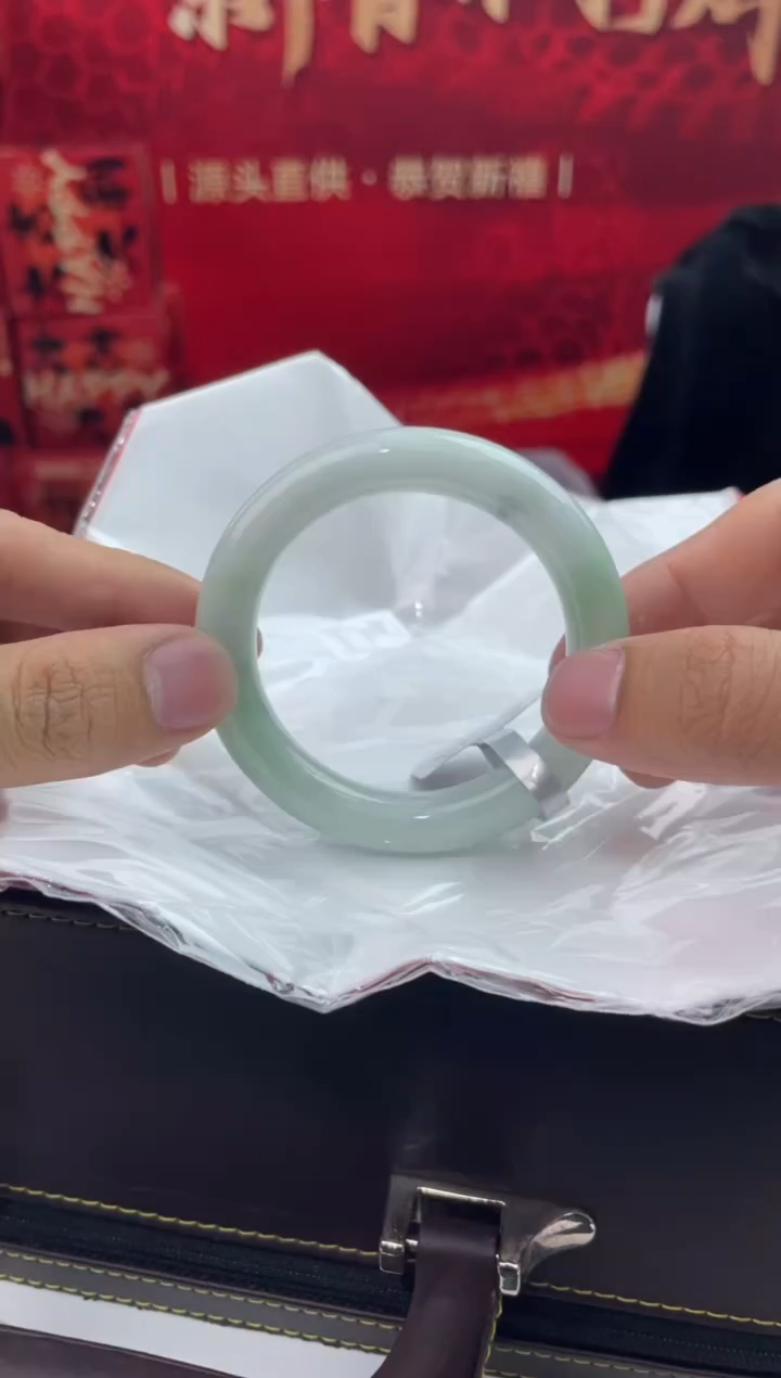【闪购商品】翡翠手镯未镶嵌23翡翠手镯（微瑕）