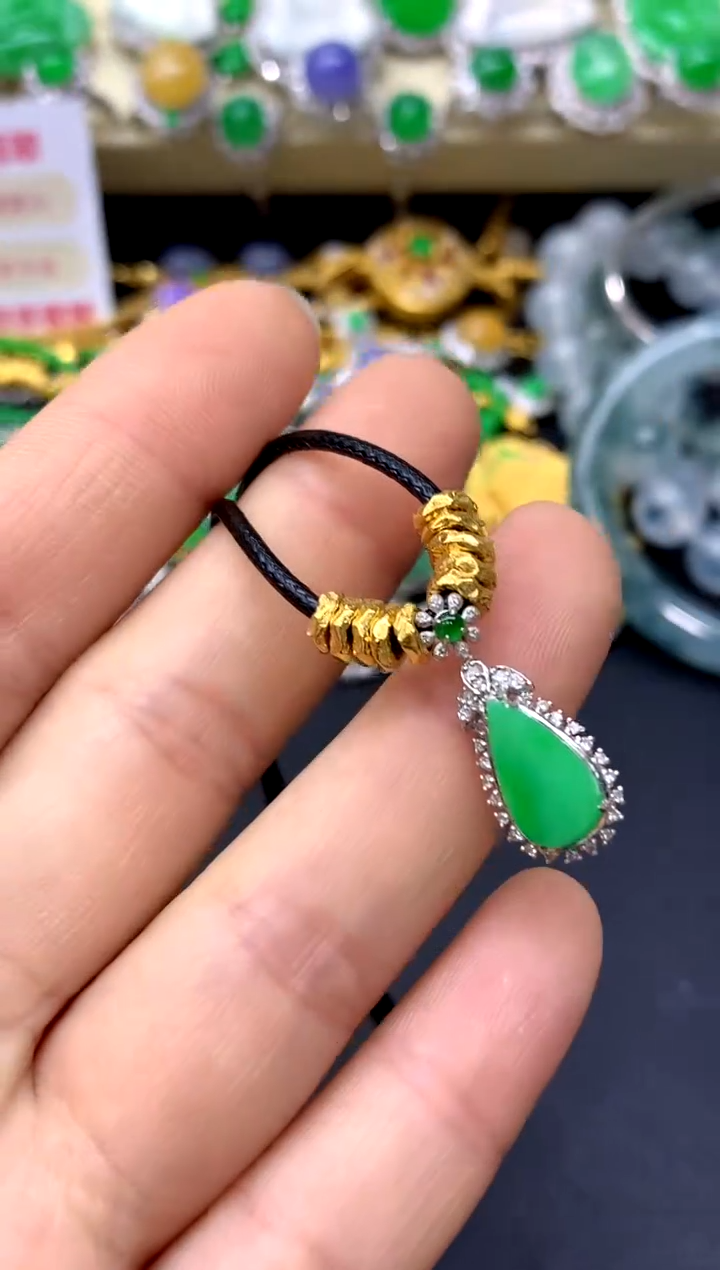 颈饰18K金镶嵌翡翠252-中国好珍宝