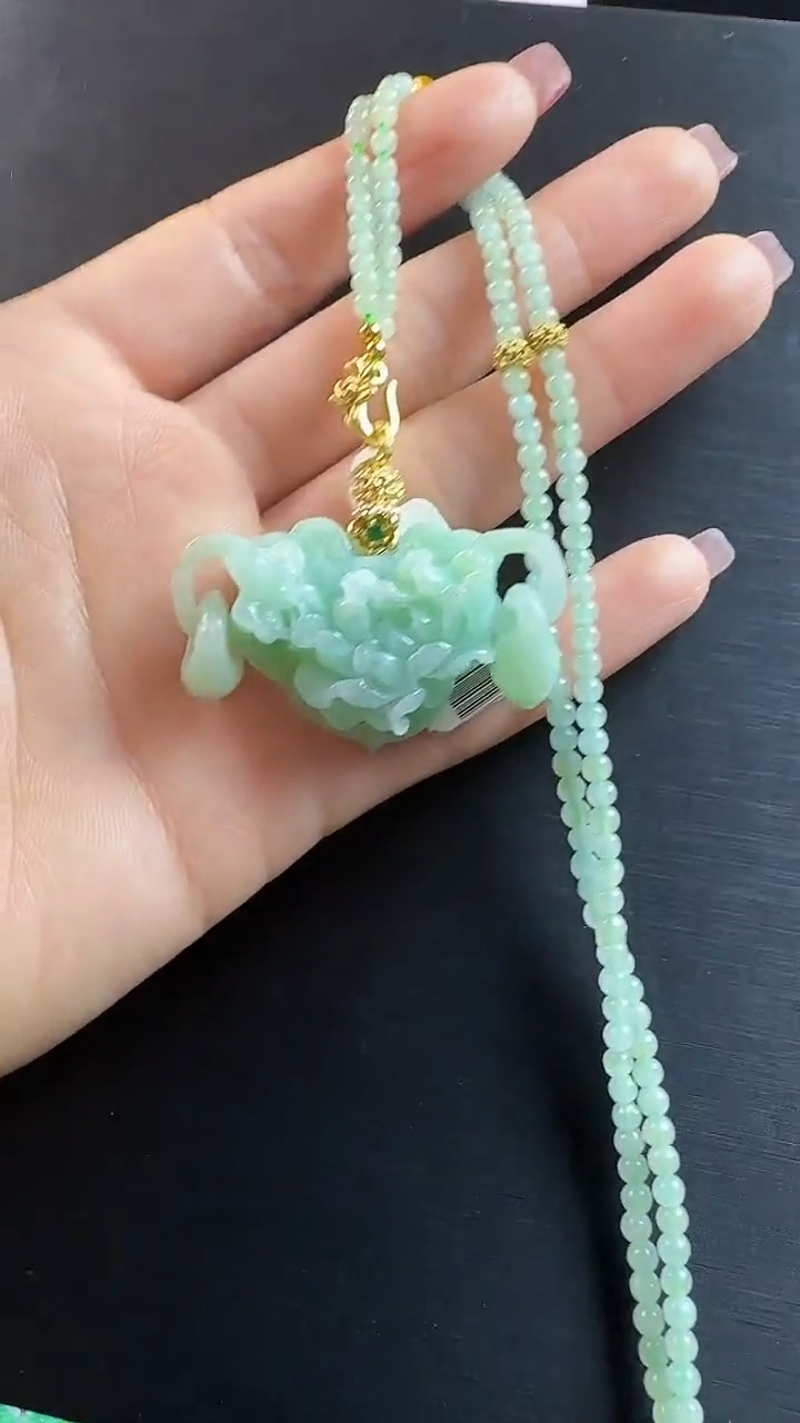 颈饰未镶嵌翡翠花牌