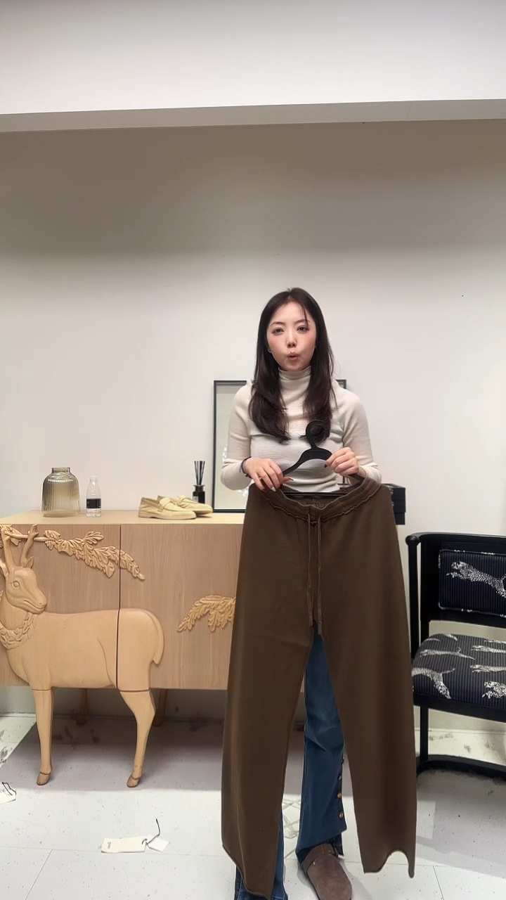 咖色抽绳直筒休闲裤