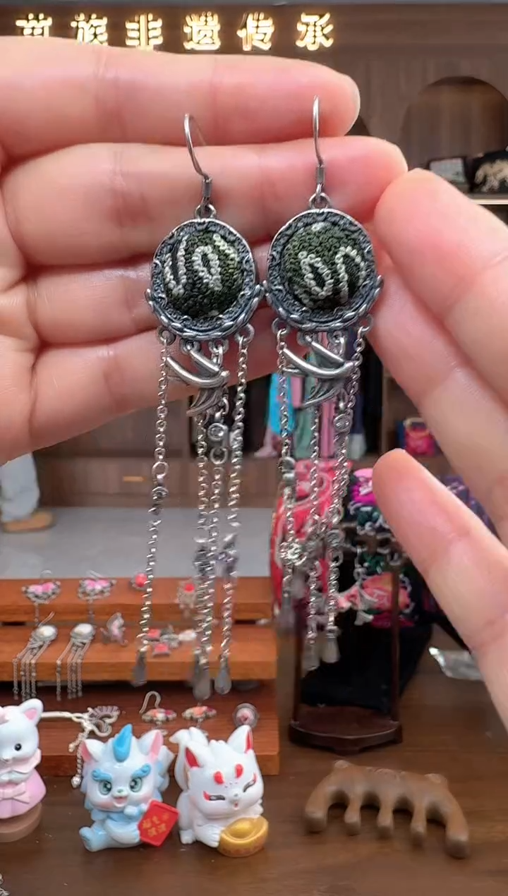 【闪购商品】织绣扶光苗绣传承39