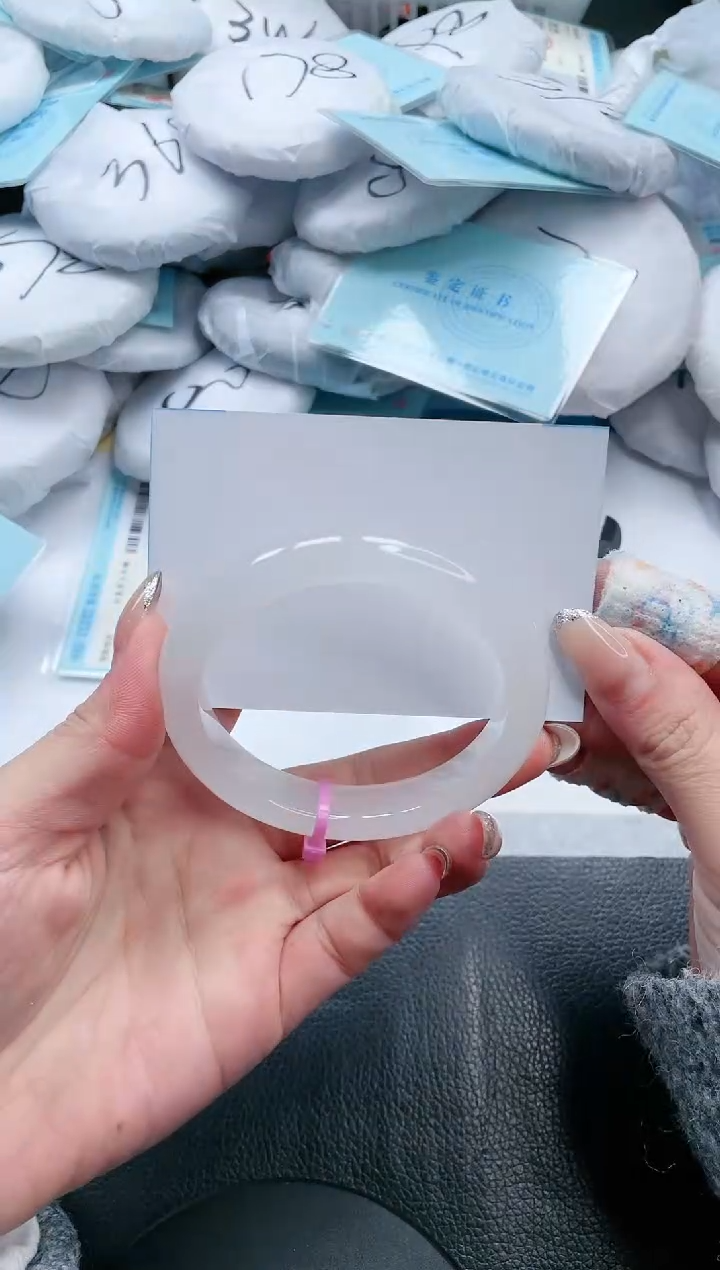 【闪购商品】石英质玉手镯未镶嵌17V124-58