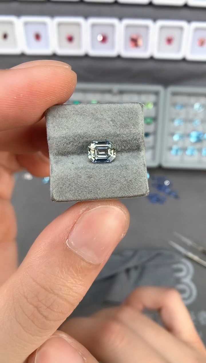 【闪购商品】定制蓝宝石裸石未镶嵌1.37ct