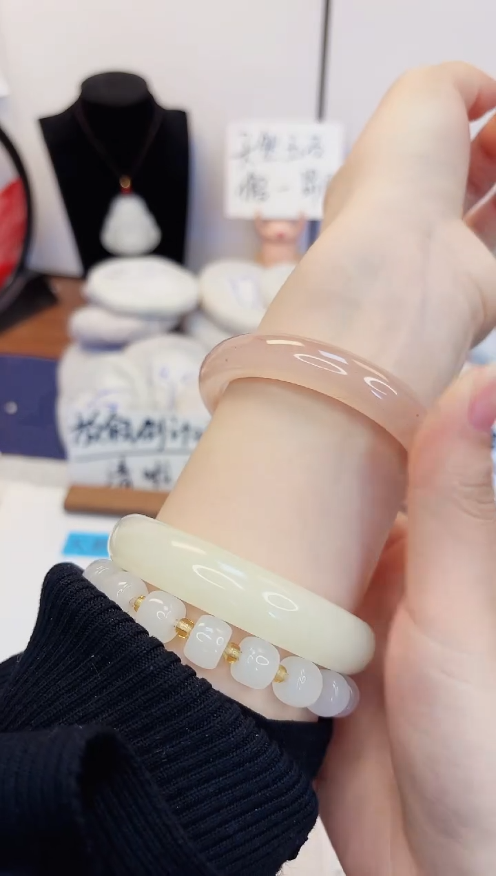 【闪购商品】石英质玉手镯未镶嵌281