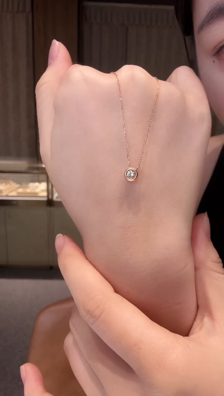 18K金镶嵌项链钻石30泡泡