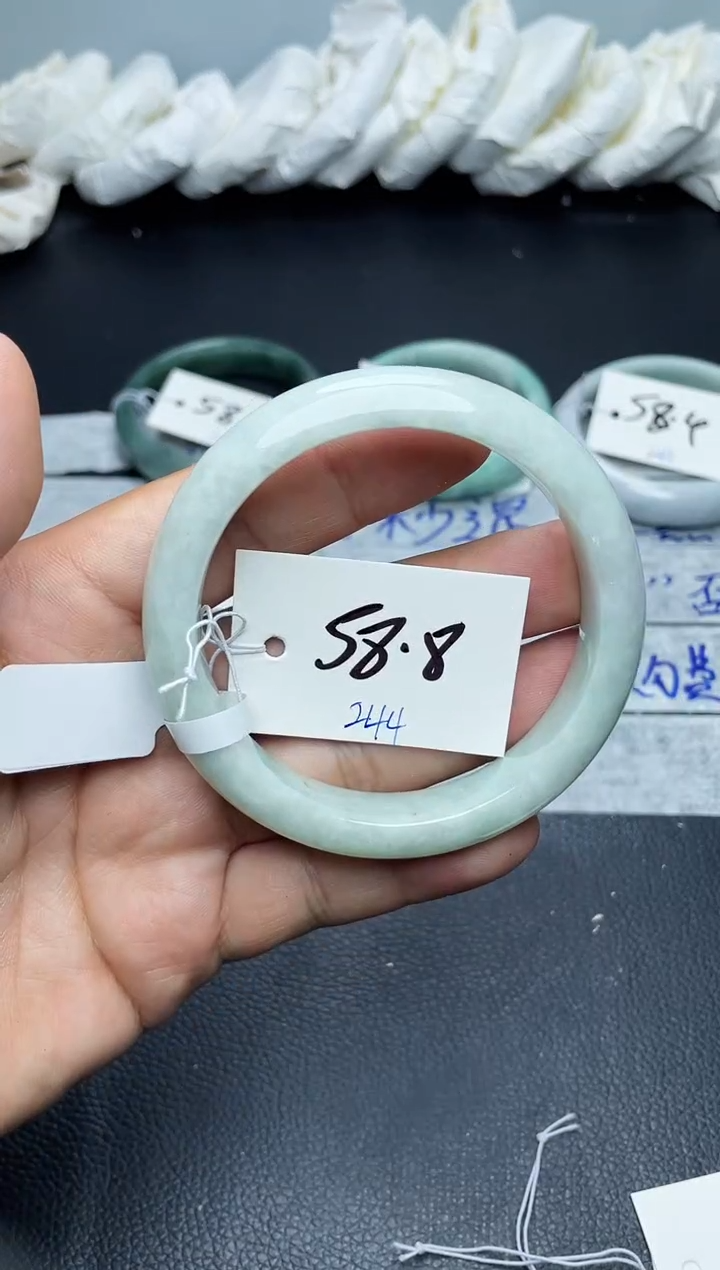 未镶嵌手镯翡翠244