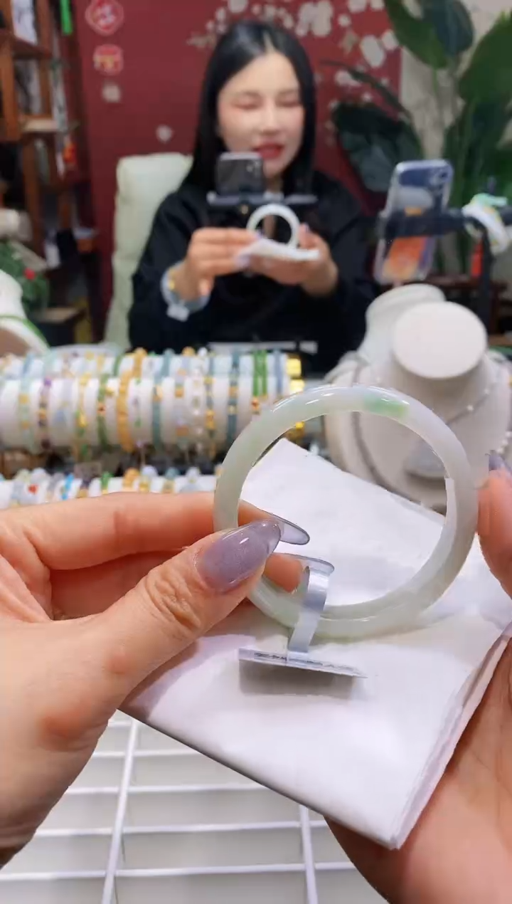 【闪购商品】翡翠手镯未镶嵌39白底青55.2/10.7*6.3