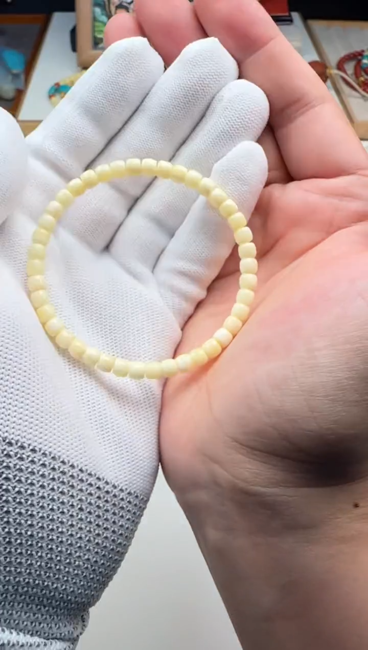 未镶嵌蜜蜡裸石佩*，手串手串