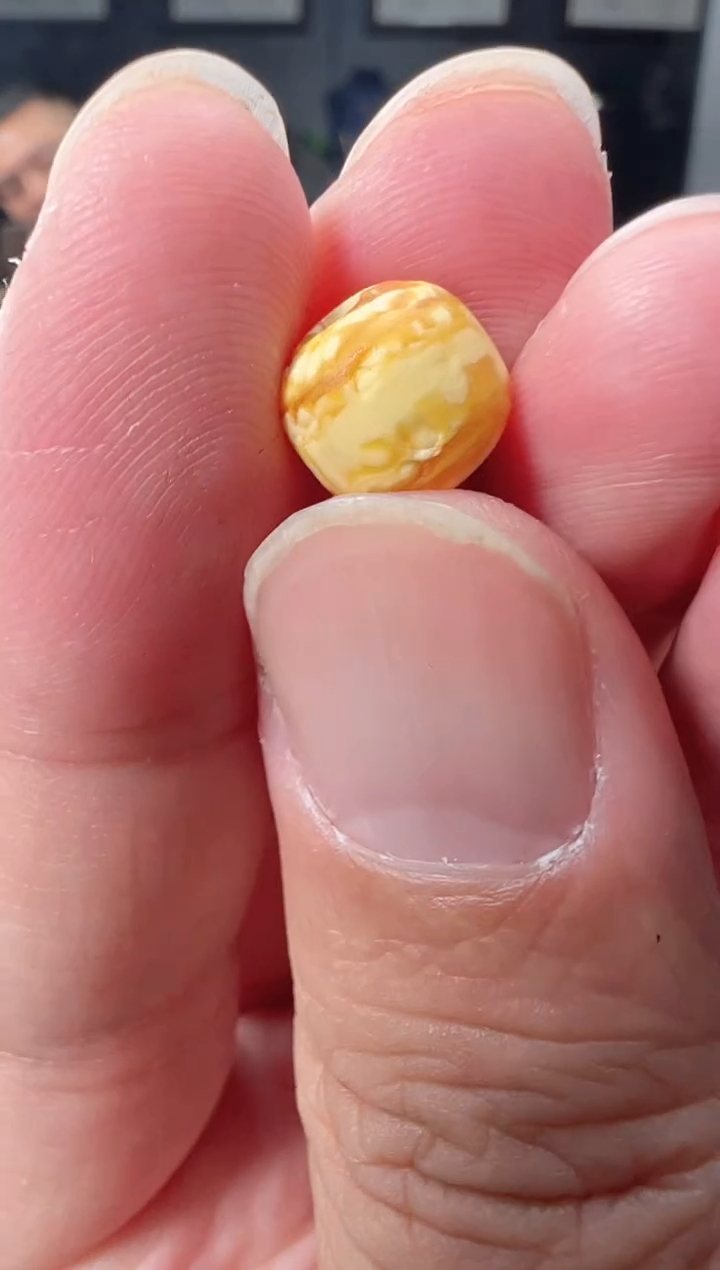 【闪购商品】琥珀裸石未镶嵌（微瑕）橘皮花蜡老型-S24