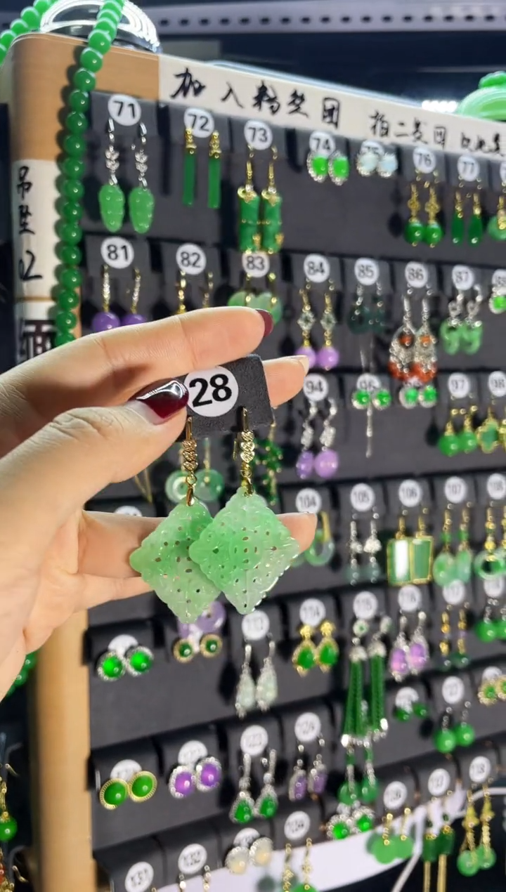 【闪购商品】翡翠颈饰银S925镶嵌28...