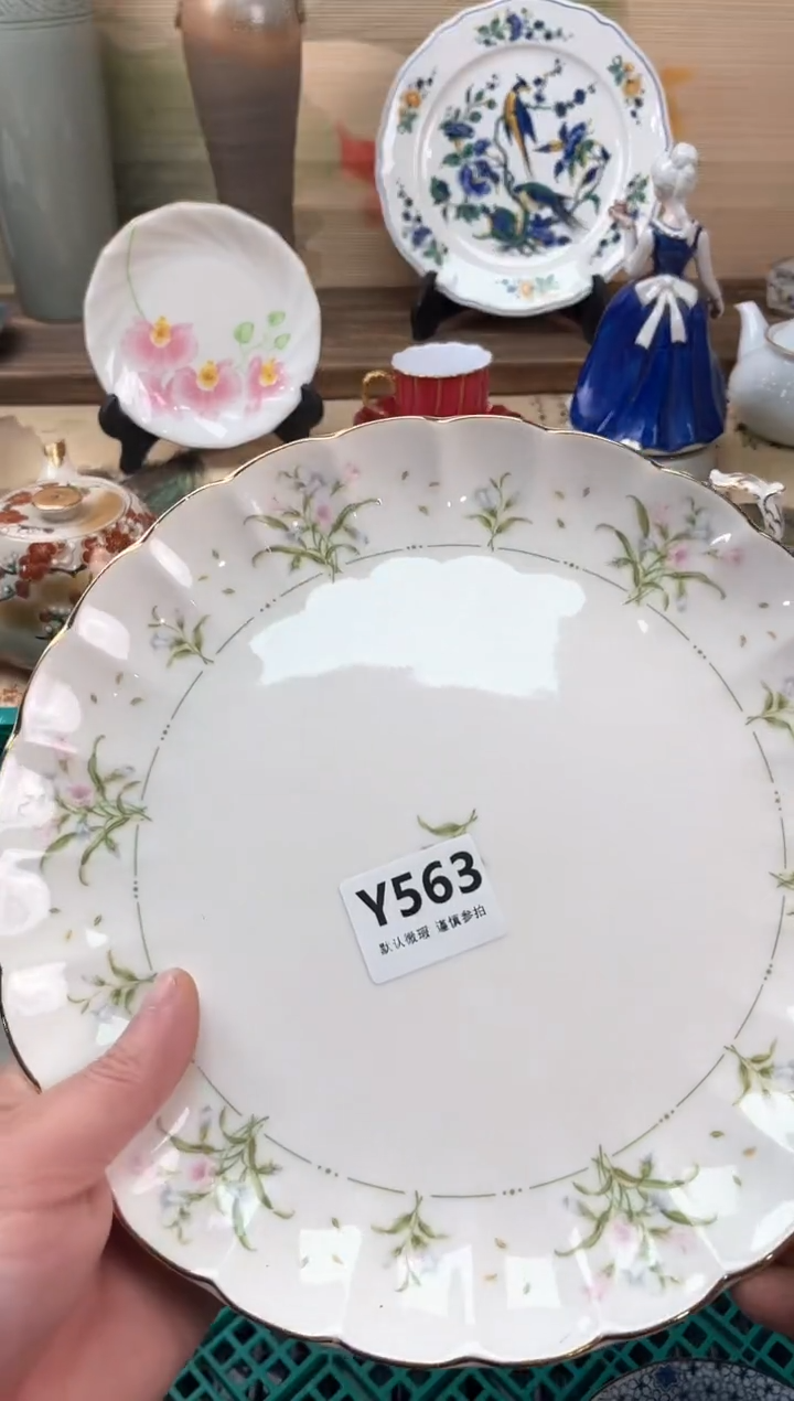 瓷片身****人563                                