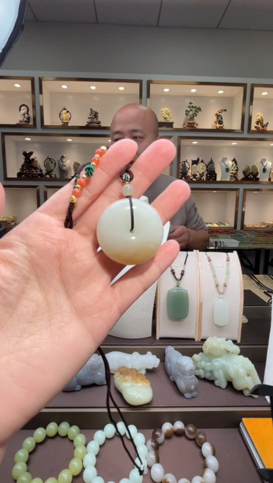 颈饰未镶嵌和田玉苏