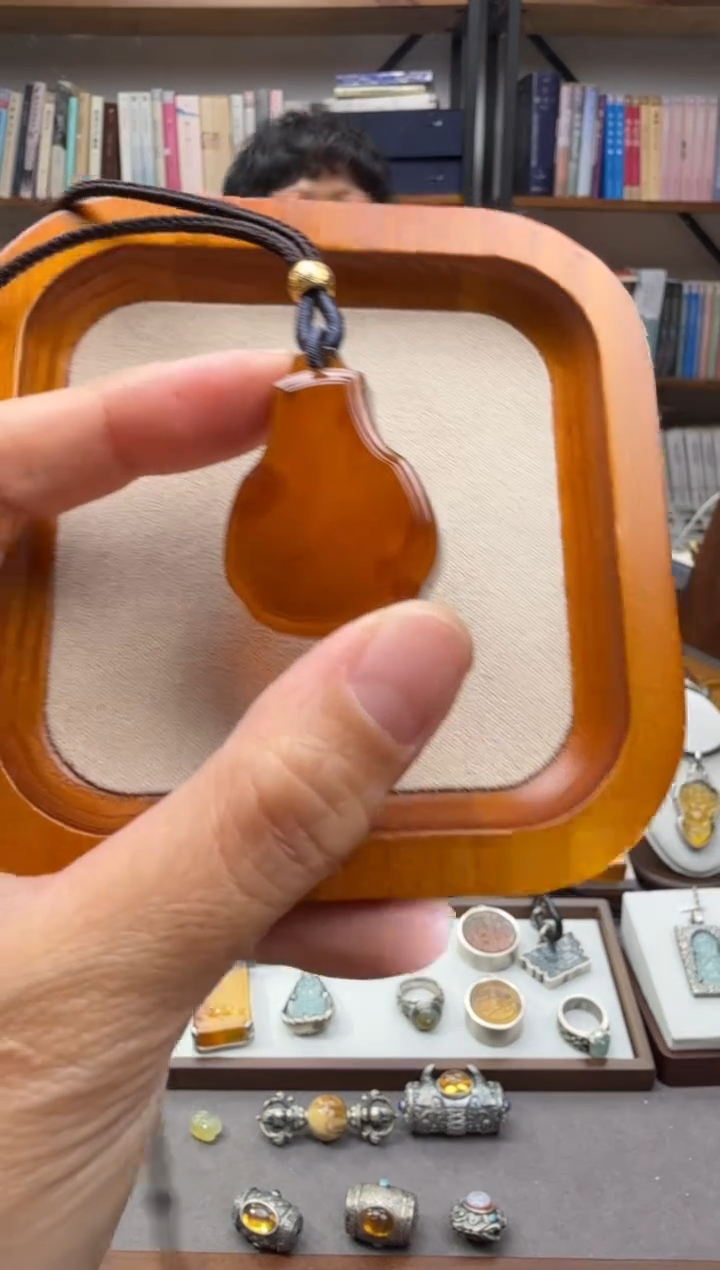 琥珀颈饰未镶嵌无事牌