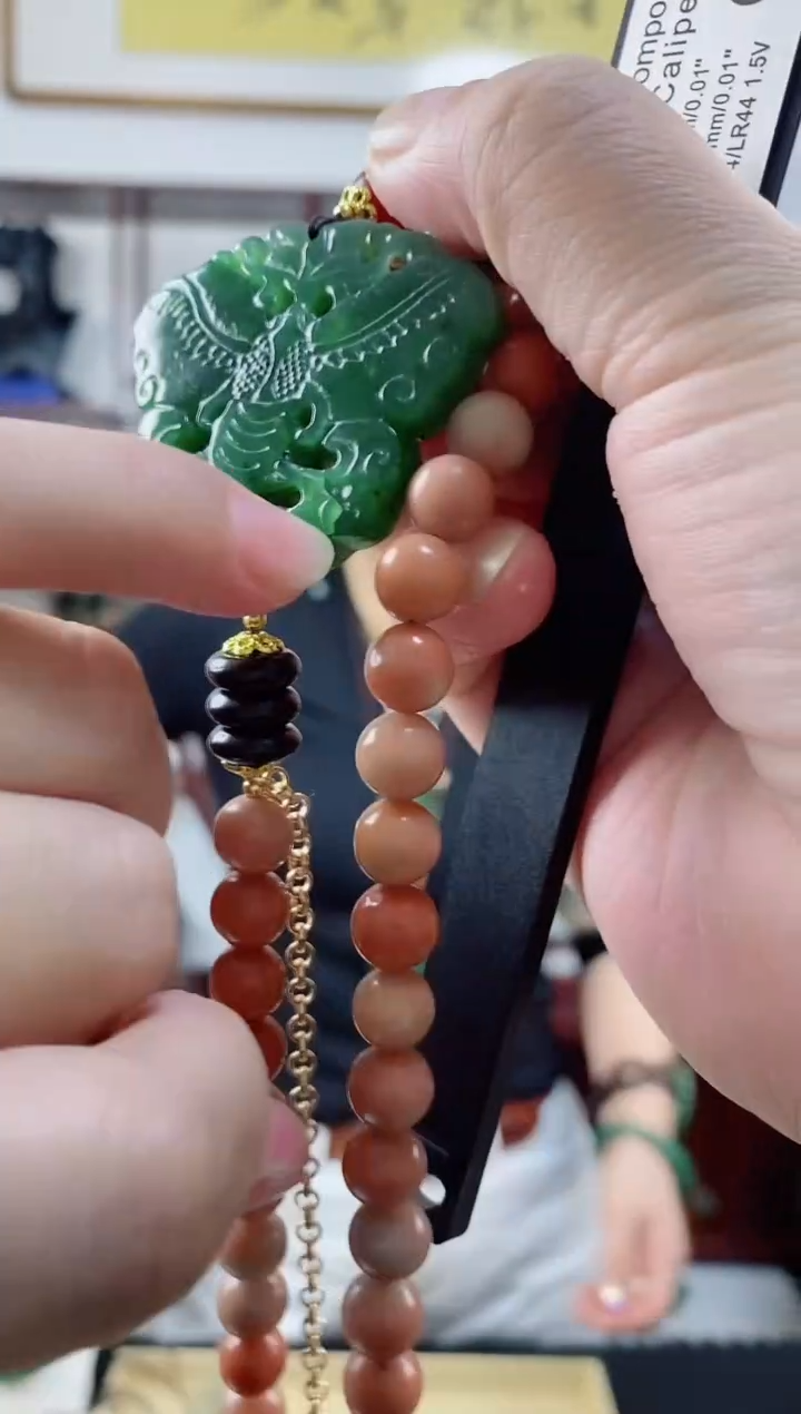 颈饰未镶嵌和田玉有瑕疵