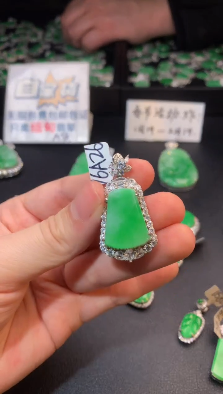 【闪购商品】翡翠颈饰银S925镶嵌翡翠