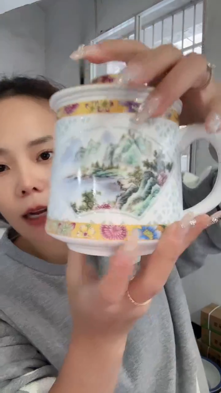 瓷片一个高级的杯子的东西