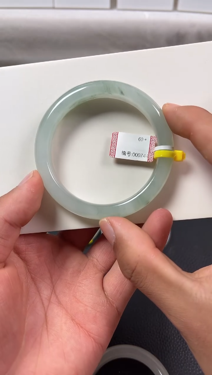 【闪购商品】石英质玉手镯未镶嵌744