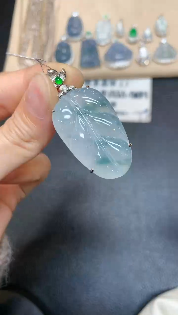 【闪购商品】翡翠吊坠(不含链)18K金镶嵌树叶【无服务费