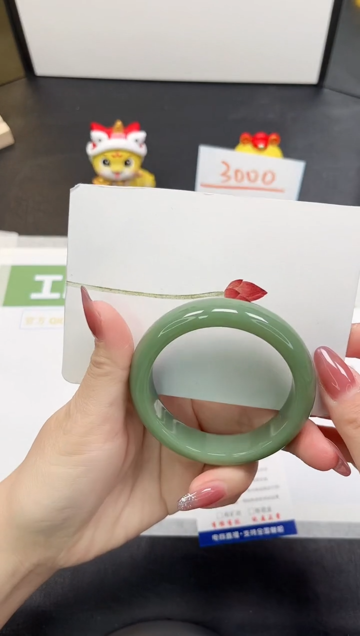 【闪购商品】石英质玉手镯未镶嵌84-55.8