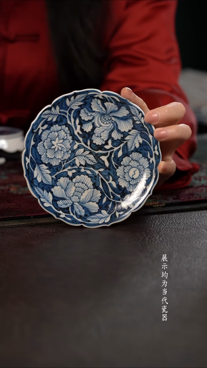 雲山敬古蓝地金牡丹高脚花口壶承