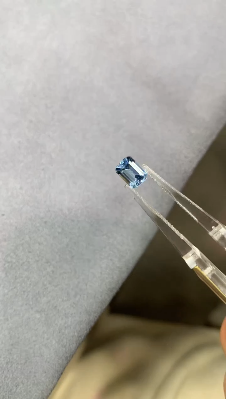 【闪购商品】海蓝宝石笔搁未镶嵌0.8ct 51
