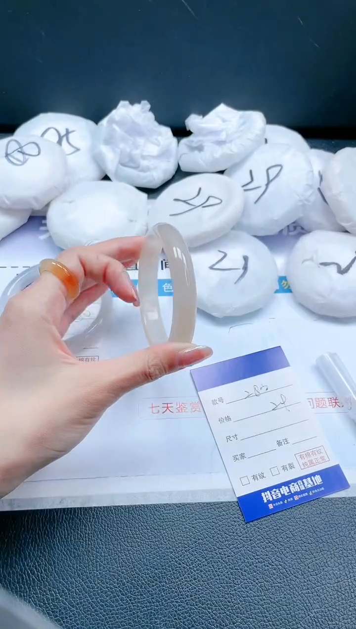 【闪购商品】石英质玉手镯未镶嵌 香槟金手镯-58