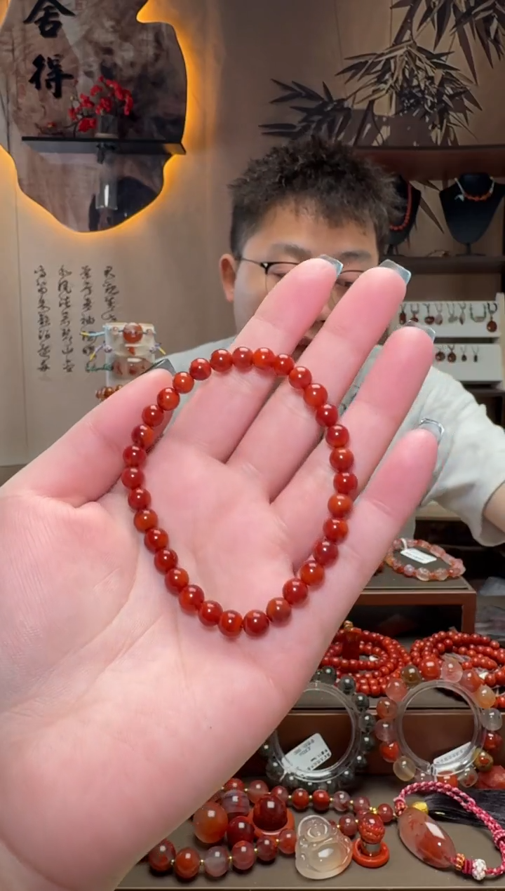 未镶嵌原矿无优化无注胶手串南红玛瑙一条约6mm 多样性发货