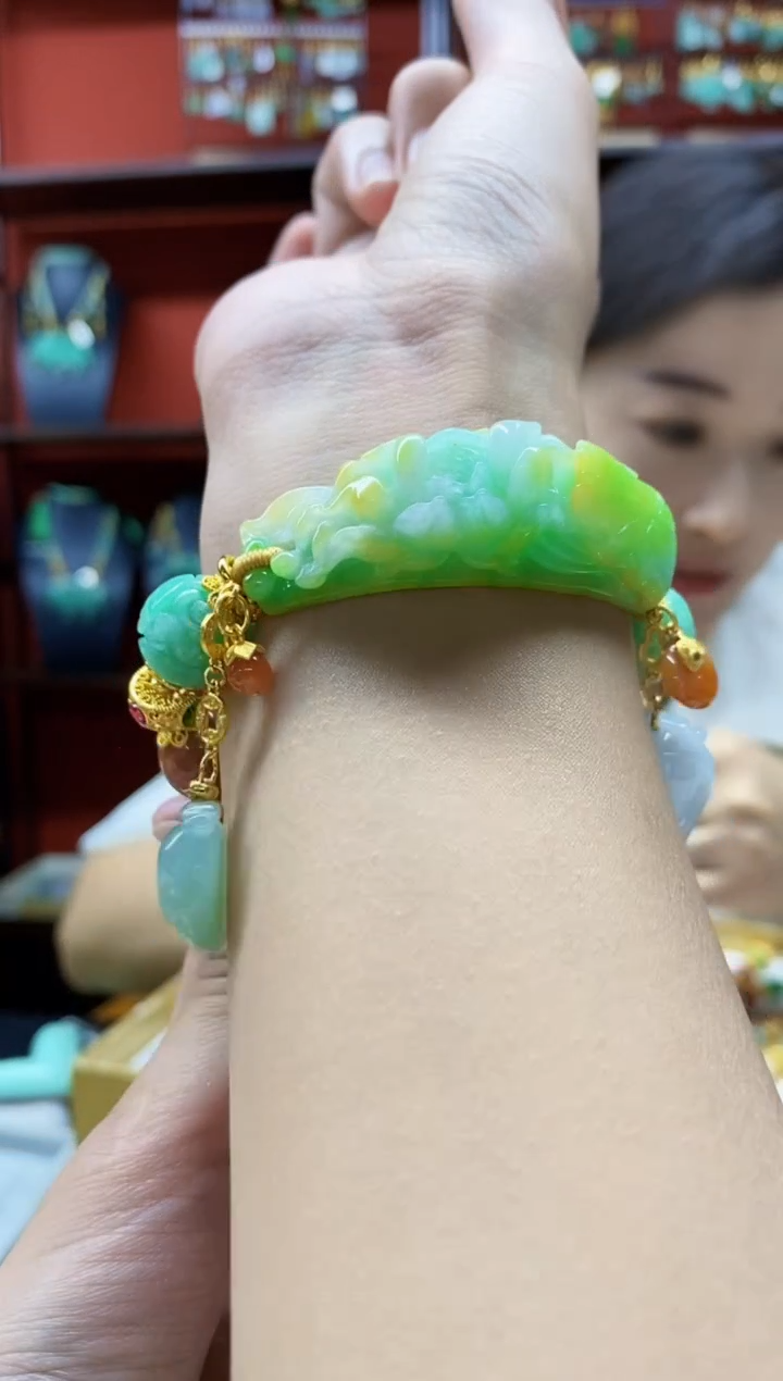 颈饰未镶嵌翡翠手牌