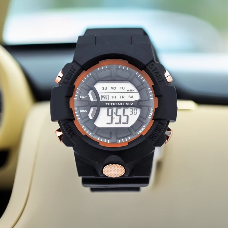 亚克力手链 黑武士多功能手表LED高端显屏车载个人用品