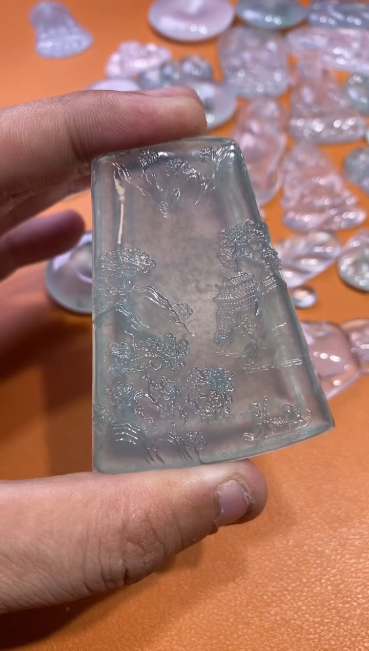 【闪购商品】翡翠颈饰未镶嵌山水8800