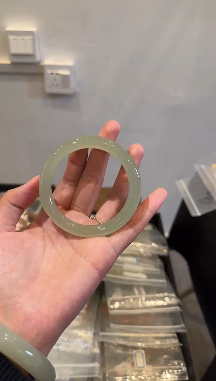 【闪购商品】和田玉手镯未镶嵌58