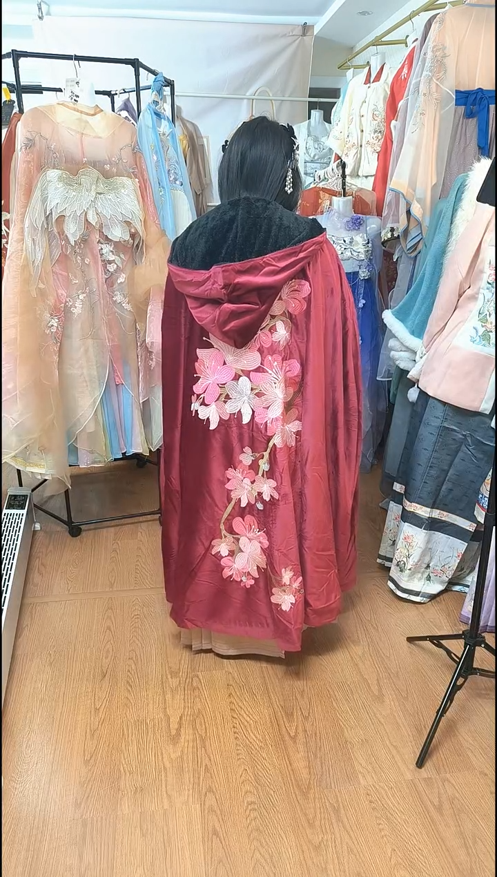 孤品汉服，品质特价，偶有微瑕，NO退NO换，介意勿拍