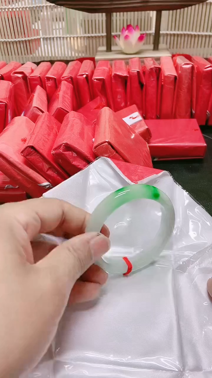 翡翠手镯未镶嵌201拍哪个图片就是发哪个56圈口
