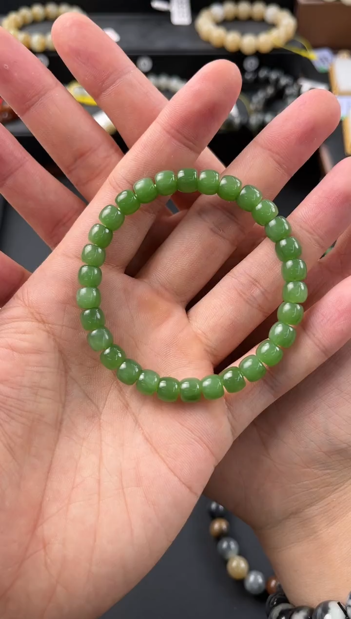 手串未镶嵌和田玉俄碧直切手串卡7微色差（有裂）