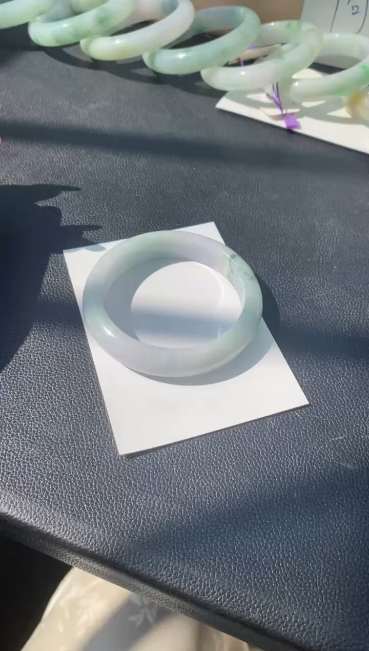 【闪购商品】翡翠手镯未镶嵌55-56圈口 淡淡春彩 基地发货