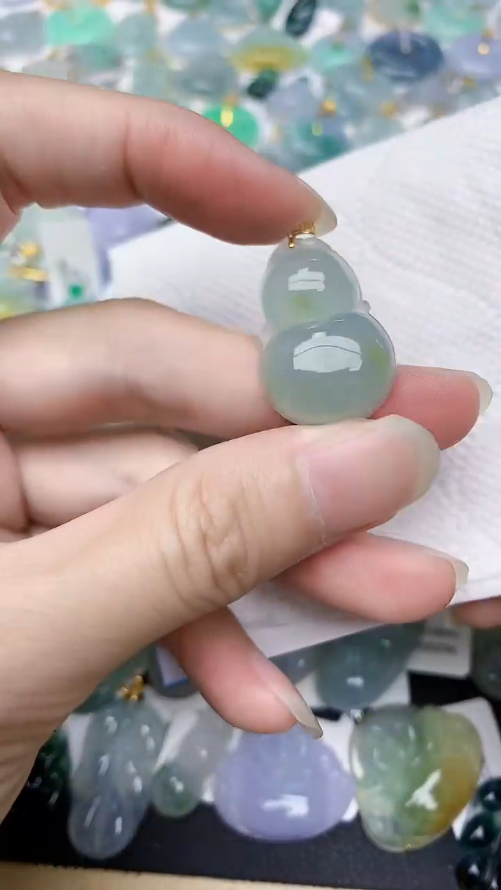 颈饰18K金镶嵌翡翠天然A货翡翠
