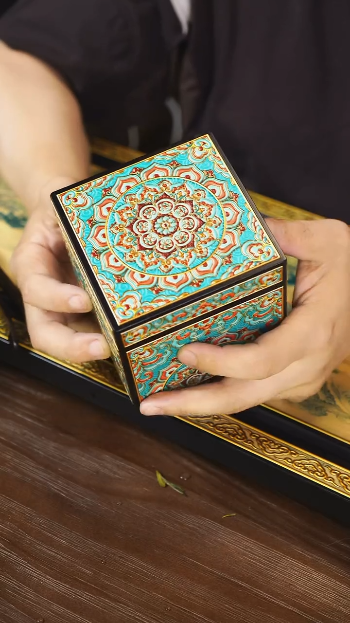 壹藏贰宝盛光十公分盒子