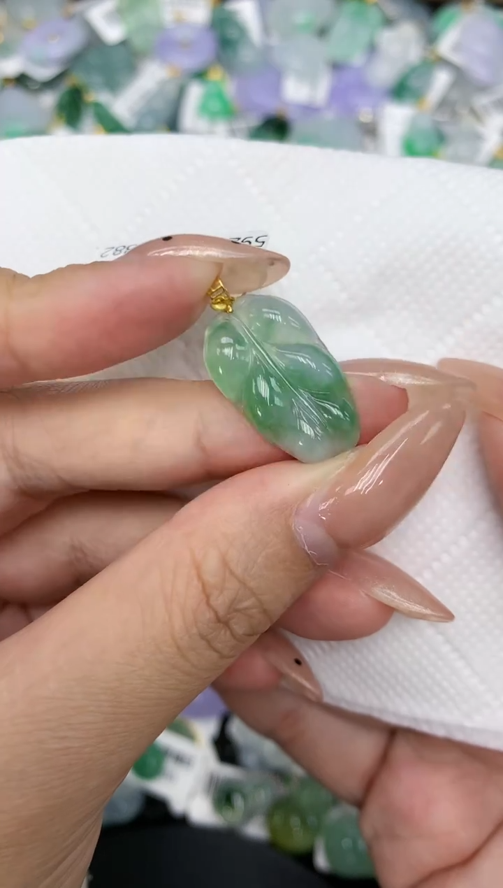 颈饰18K金镶嵌翡翠a货支持复检百元以上9元证书费自理