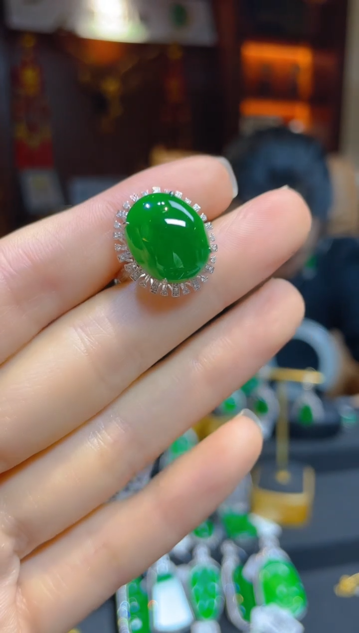 【闪购商品】翡翠戒指18K金镶嵌112116天然A货翡翠蛋面戒指