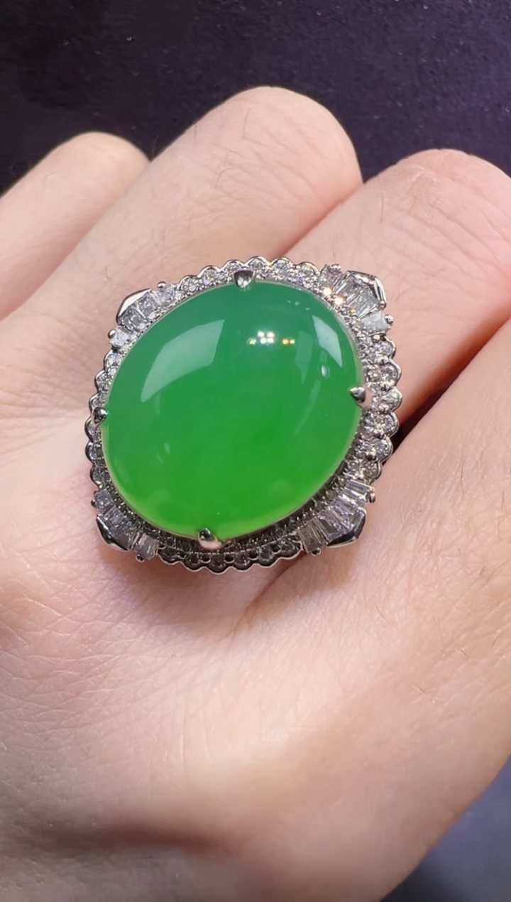 翡翠戒指18K金镶嵌蛋面戒指