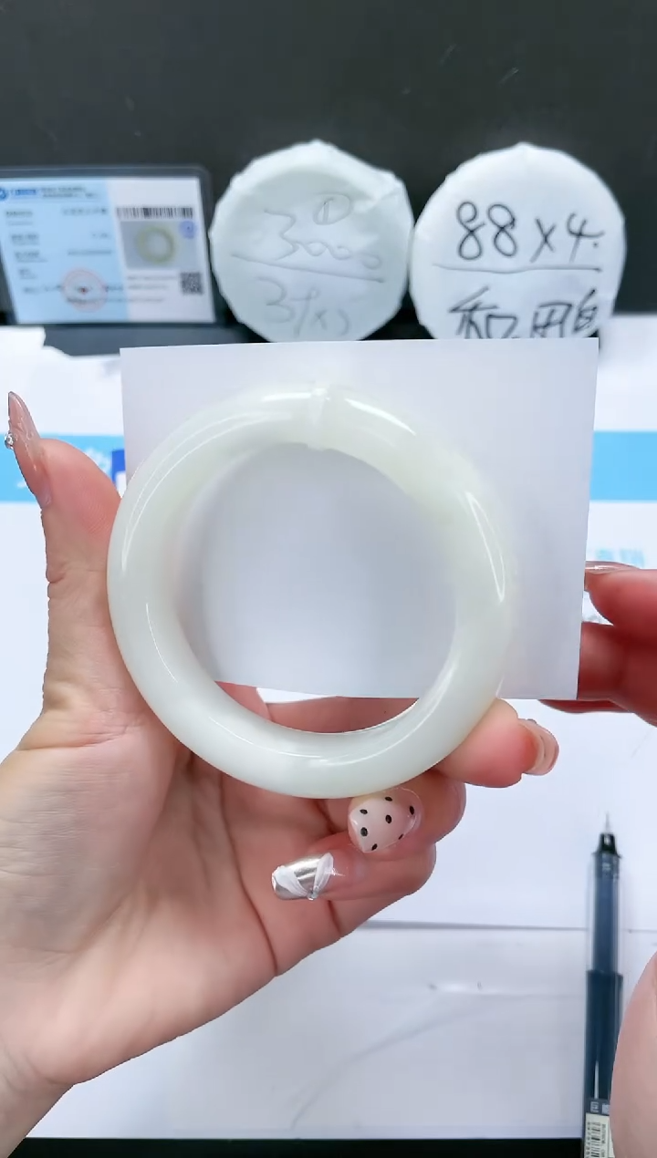 【闪购商品】和田玉手镯未镶嵌82-56.5