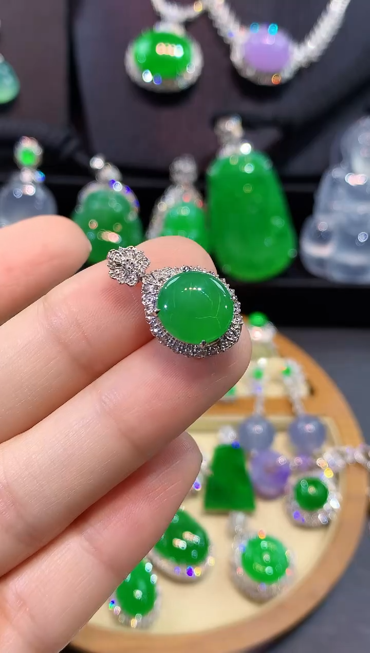 吊坠(不含链)18K金镶嵌翡翠吊坠