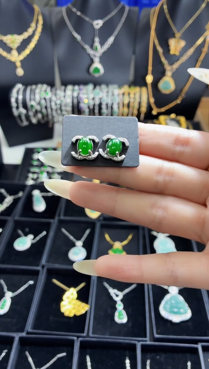 翡翠未镶嵌吊坠(不含链)天然翡翠a货 多样性发其一